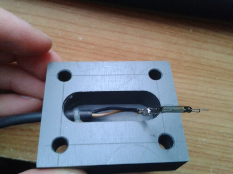 File:Laptimer Laptime Reed Switch 1.jpg